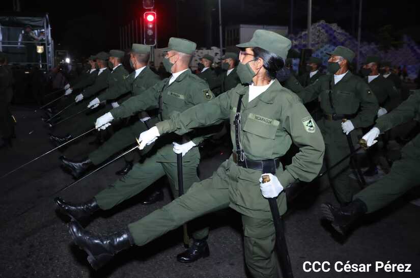 DESFILE